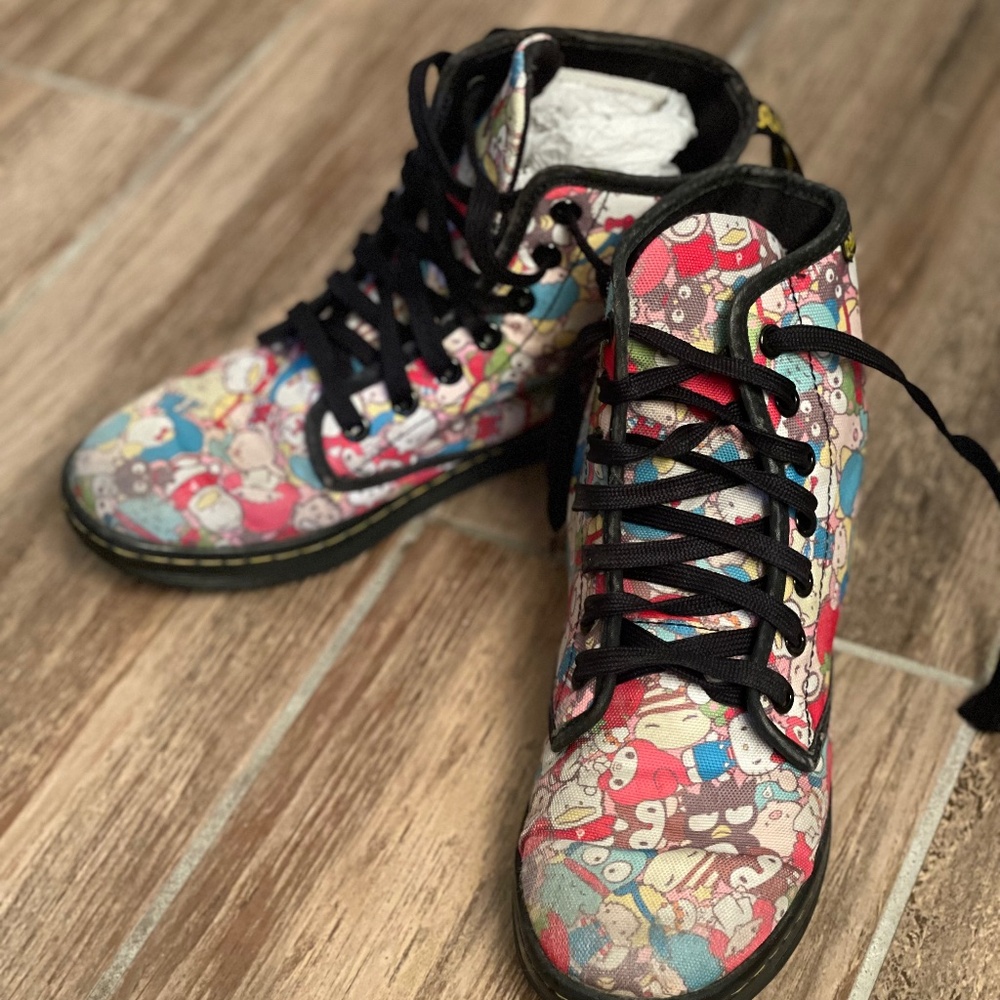 Dr. Martens Shoreditch Hello Kitty Canvas Boots